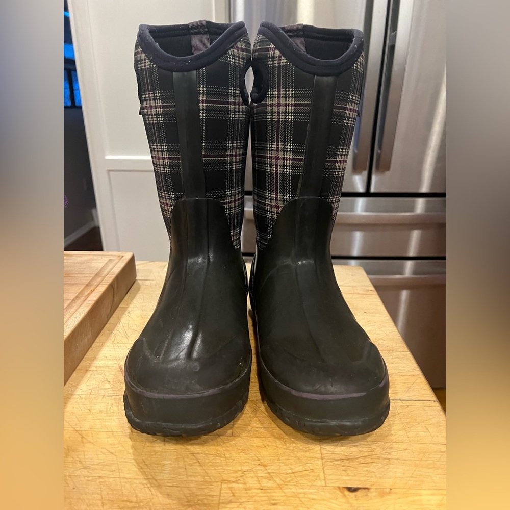 GUC Youth Size 5 (women’s 6.5/ EURO 38) winter BOGS Boots